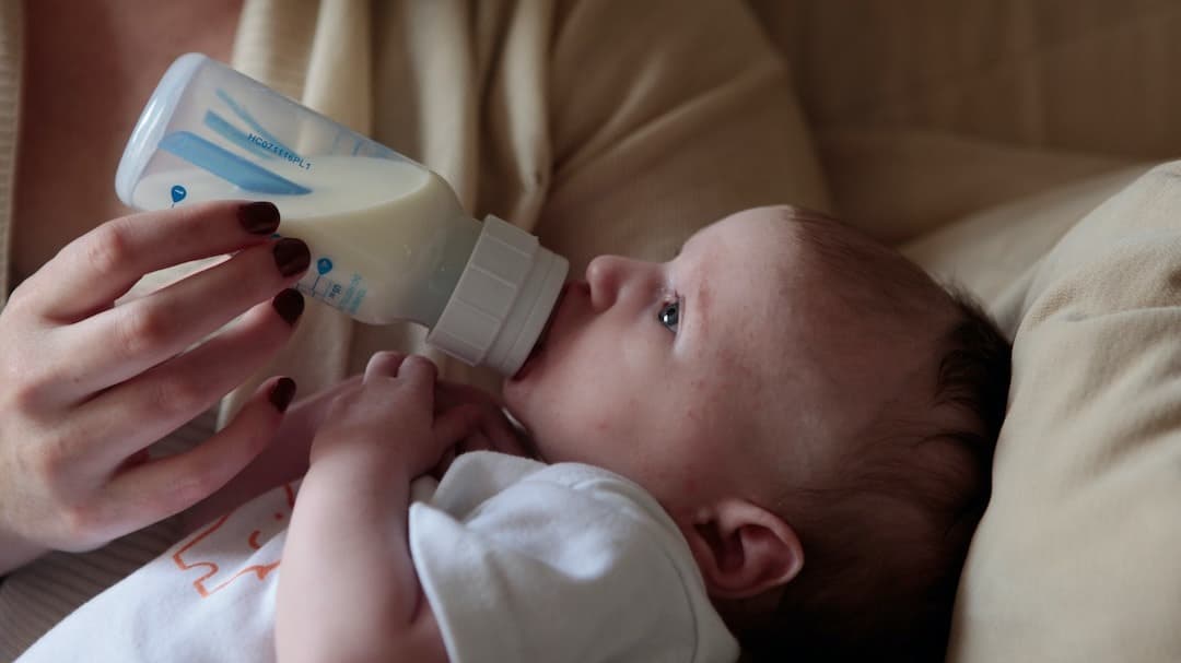Get your ultimate guide to combi-feeding