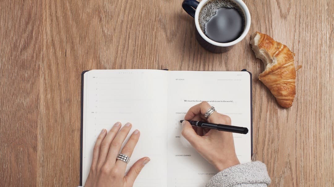 Book a 1:1  Strategy Call with Me