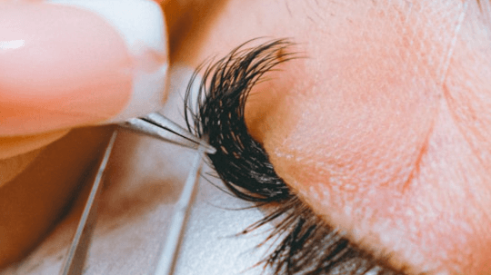 Learn How to Apply Cluster Lashes on Clients 