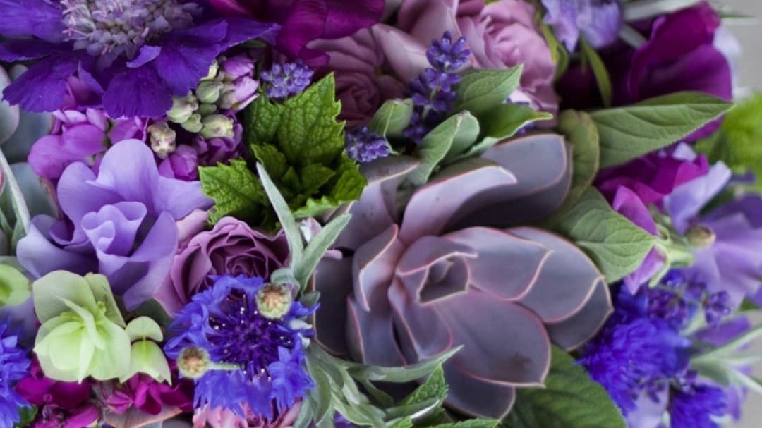 Get My Guide On How to Design a Textured Bouquet!