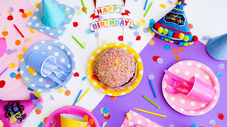 Kit Festas: +250 Templates Editáveis no Canva