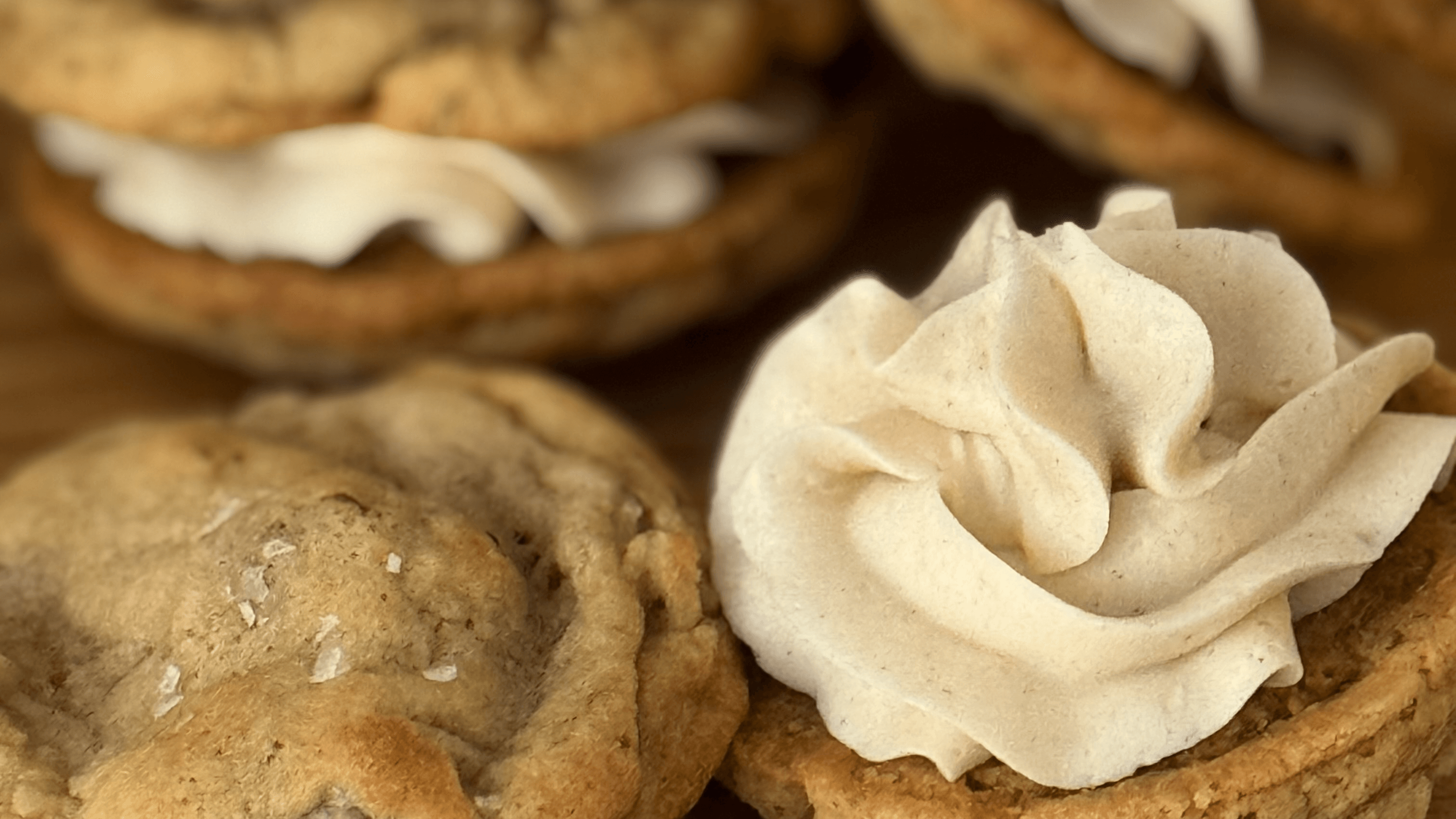 Maple Harvest Hug Cookie Sandwich