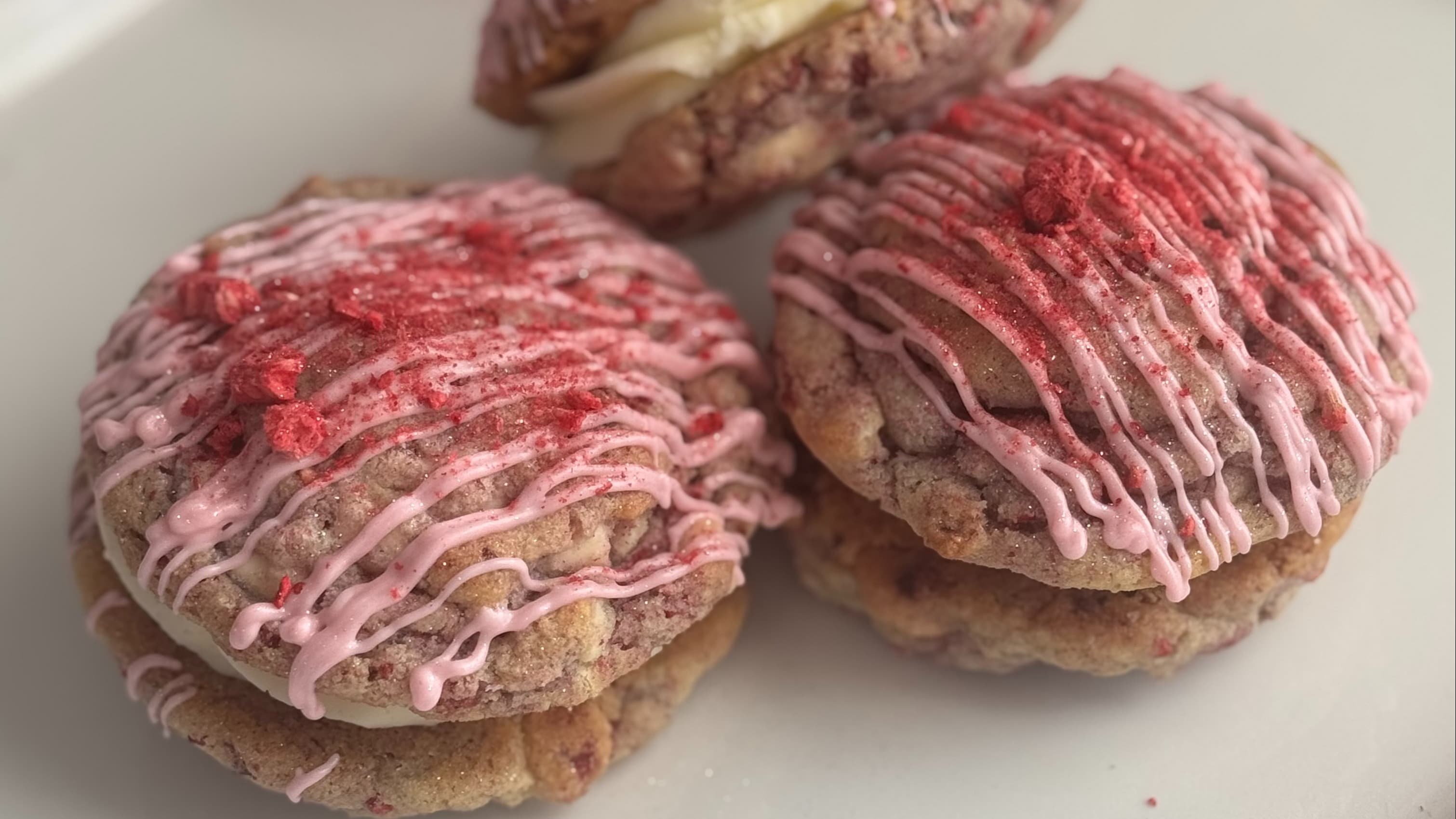 White Chocolate Berry Dust Cookie Sandwich