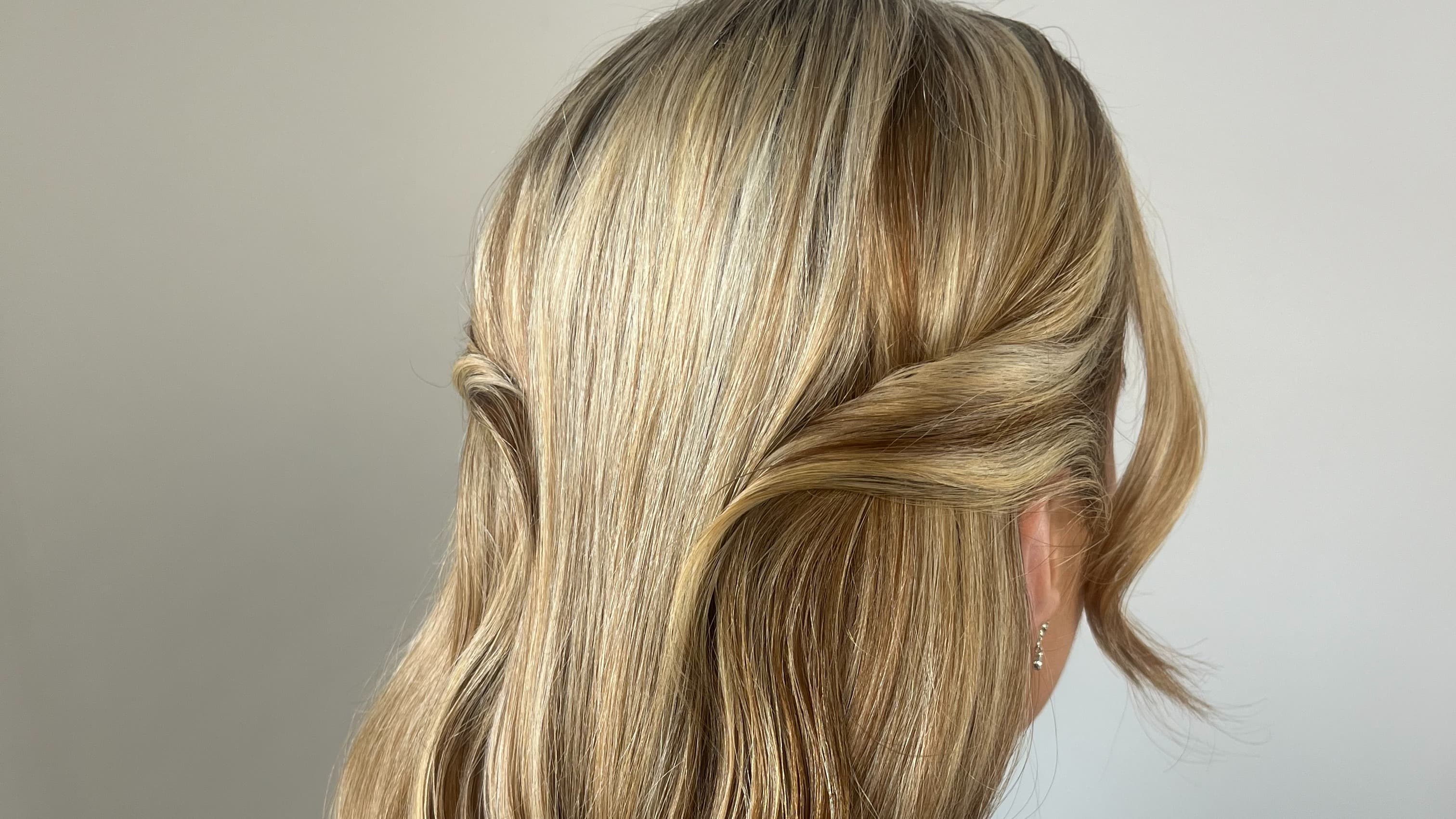 Watch and learn the Viral 2025 half up hairstyle