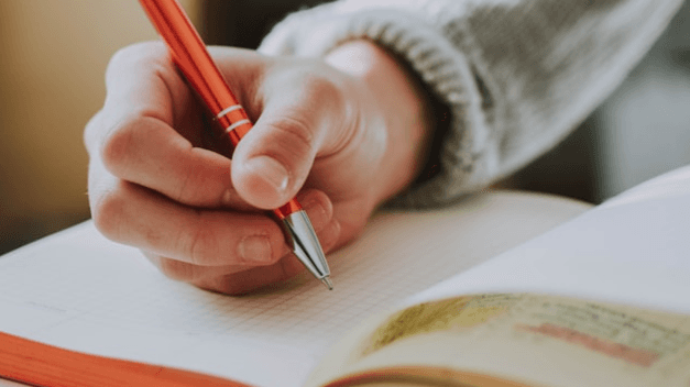  Who am I? Discerning starts here (Guided Journal)