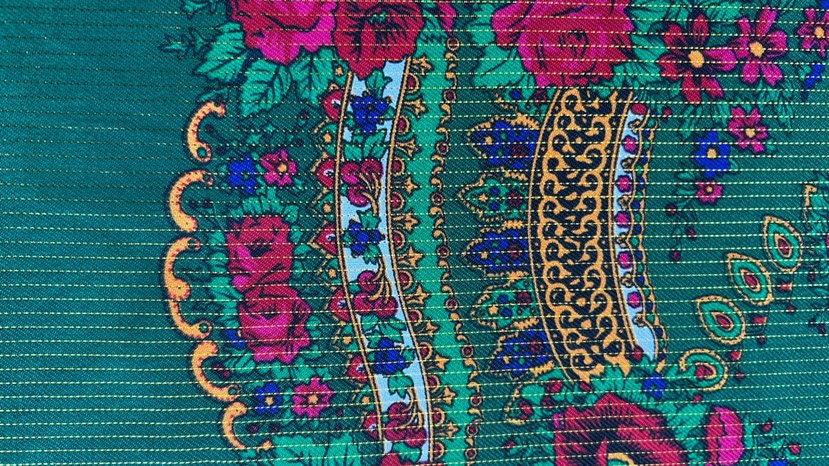Green with Golden Thread Dikhlo