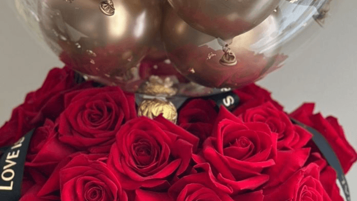 EB Signature Rose & Balloon Box