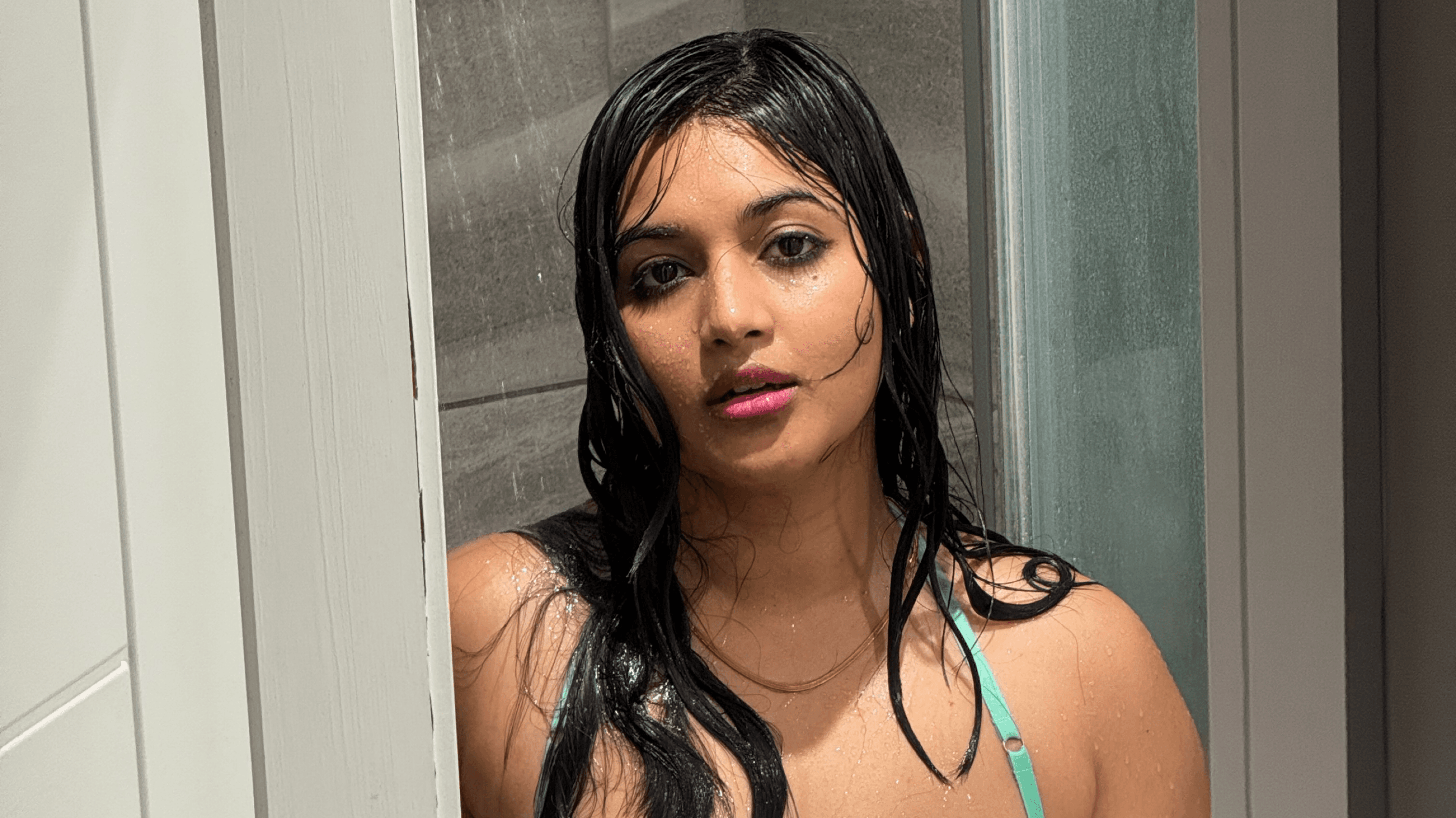 Wet Turquoise - Deluxe Picture 2