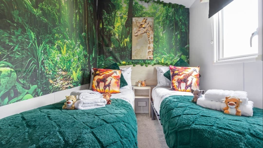 7 Nights Term Time Pay in 6 option Mon-Mon/Fri-Fri