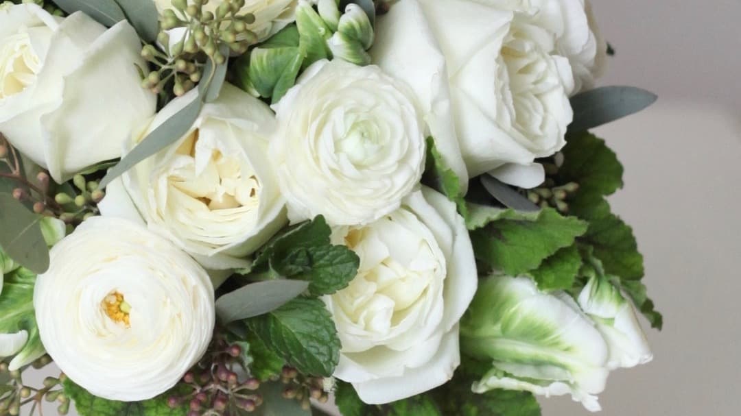 Get My Guide On How to Design a Classic Bouquet!
