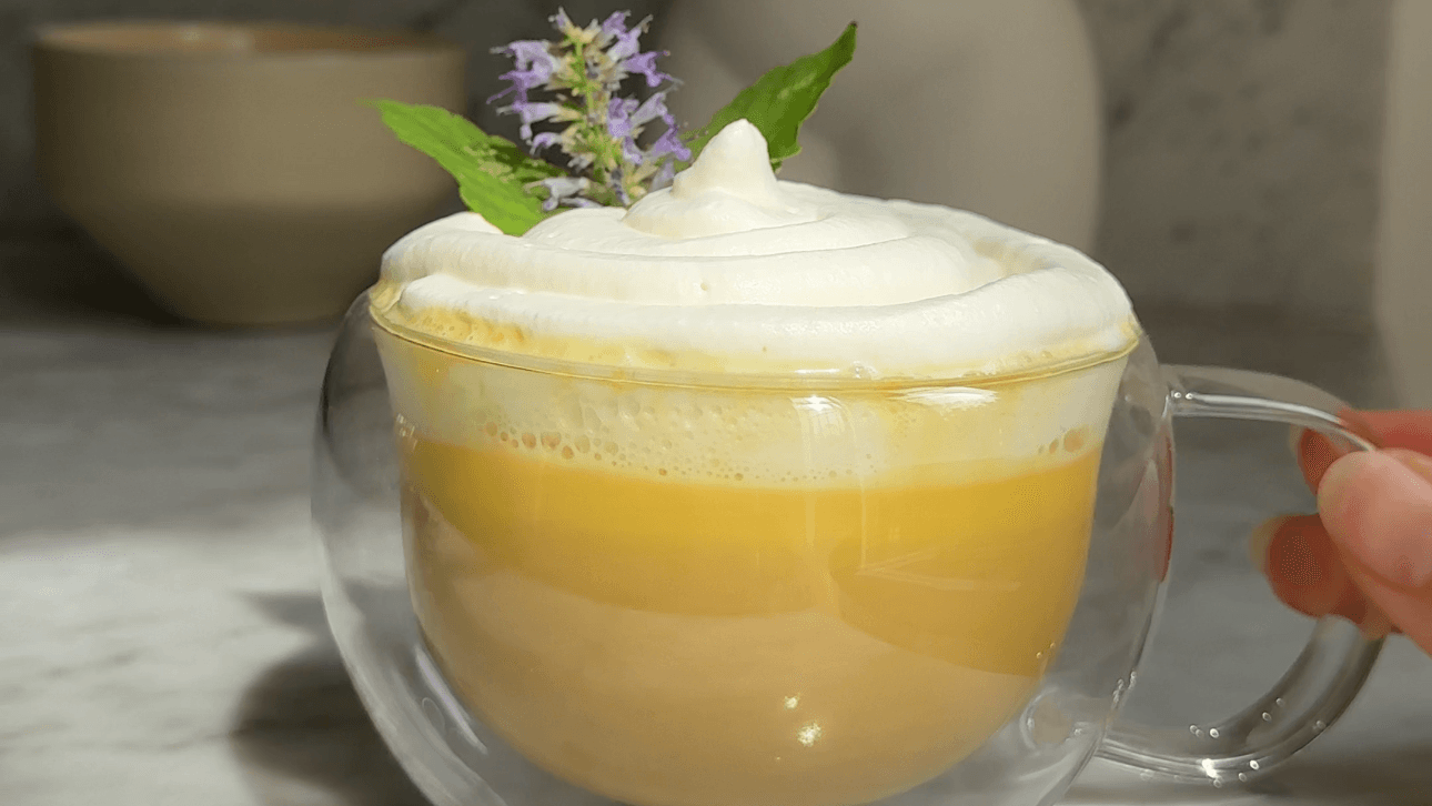 Menstrual Phase Saffron Latte