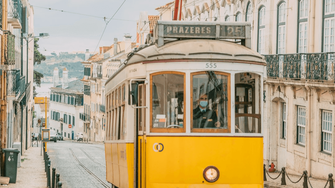 Your first 24 hours in Lisbon — free guide