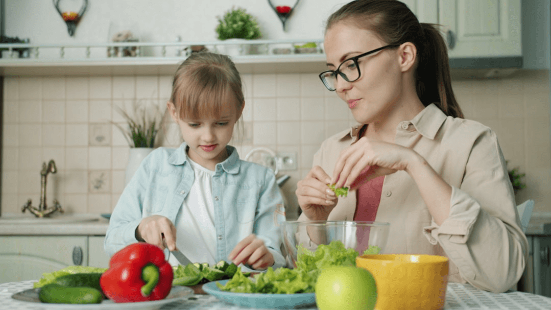Cómo hacer que tu hijo pruebe nuevos alimentos?