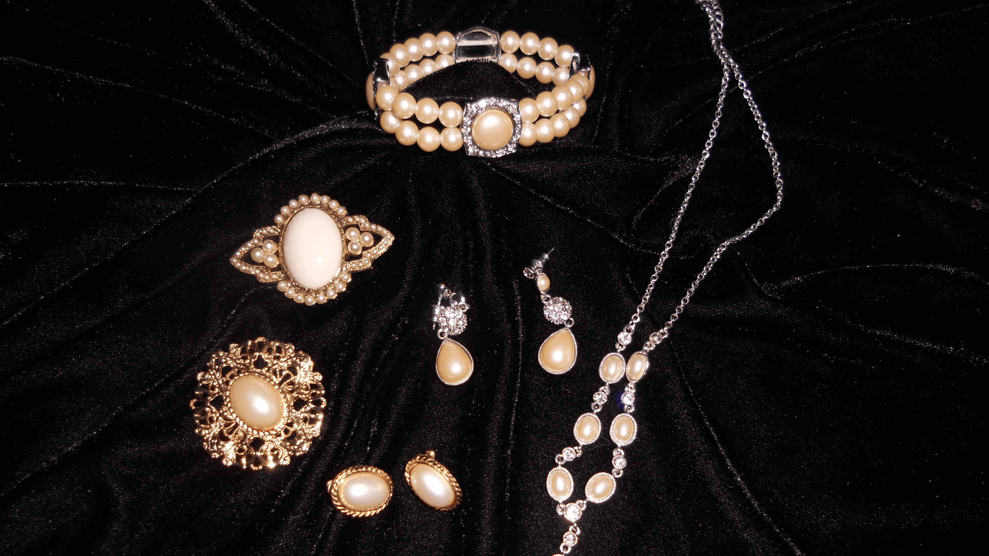 Antiques, Collectibles & Jewelry