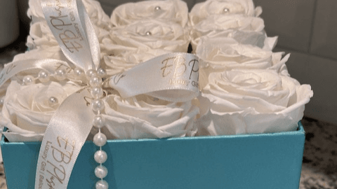 💎 EB Luxury Fresh Tiffany box of white roses